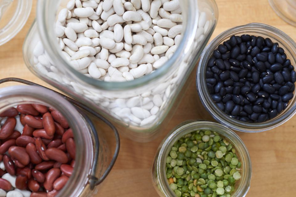 Bocaux de haricots, pois et légumineuses